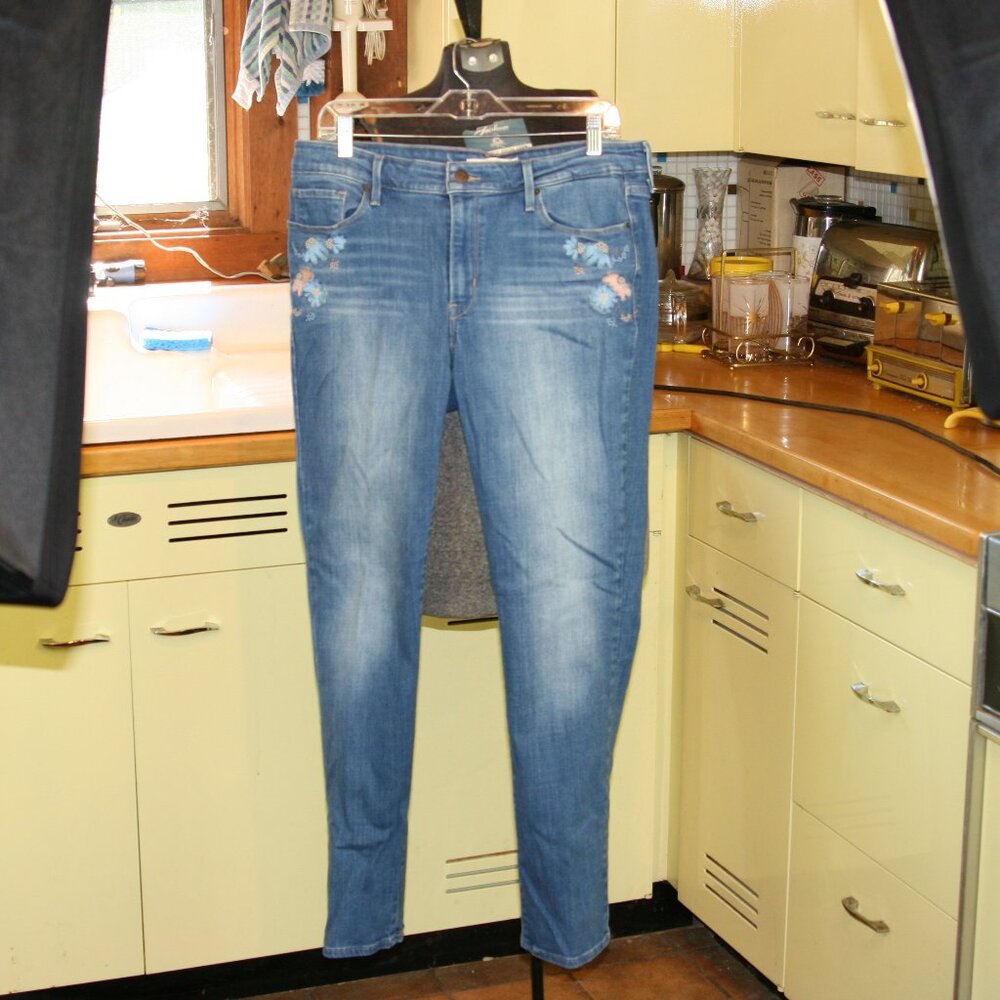 Levi's Mid Rise Skinny Jeans